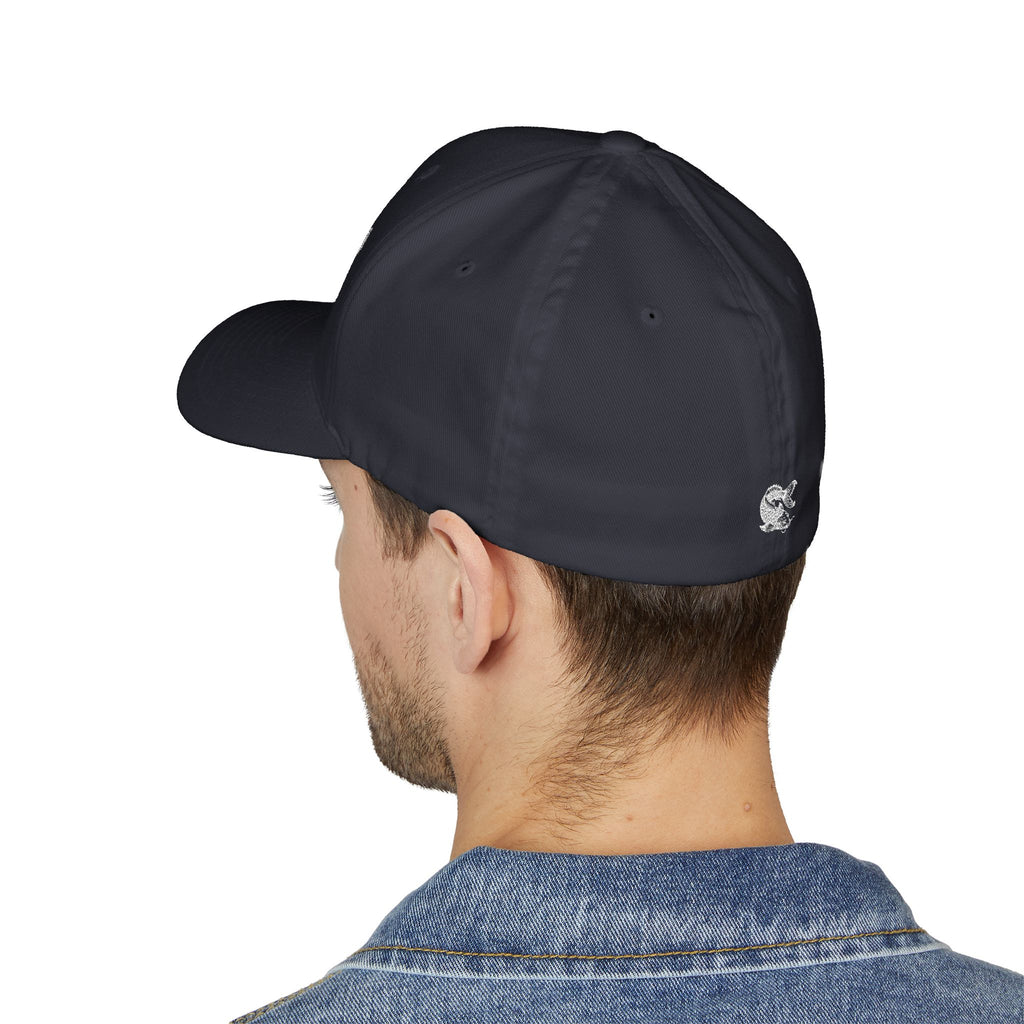 Navy cap with IKIRU text worn by a person on a white background